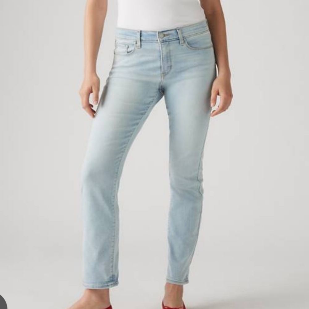 Levi's Mid Rise Boyfriend Size 32 Light Blue Women's Jeans